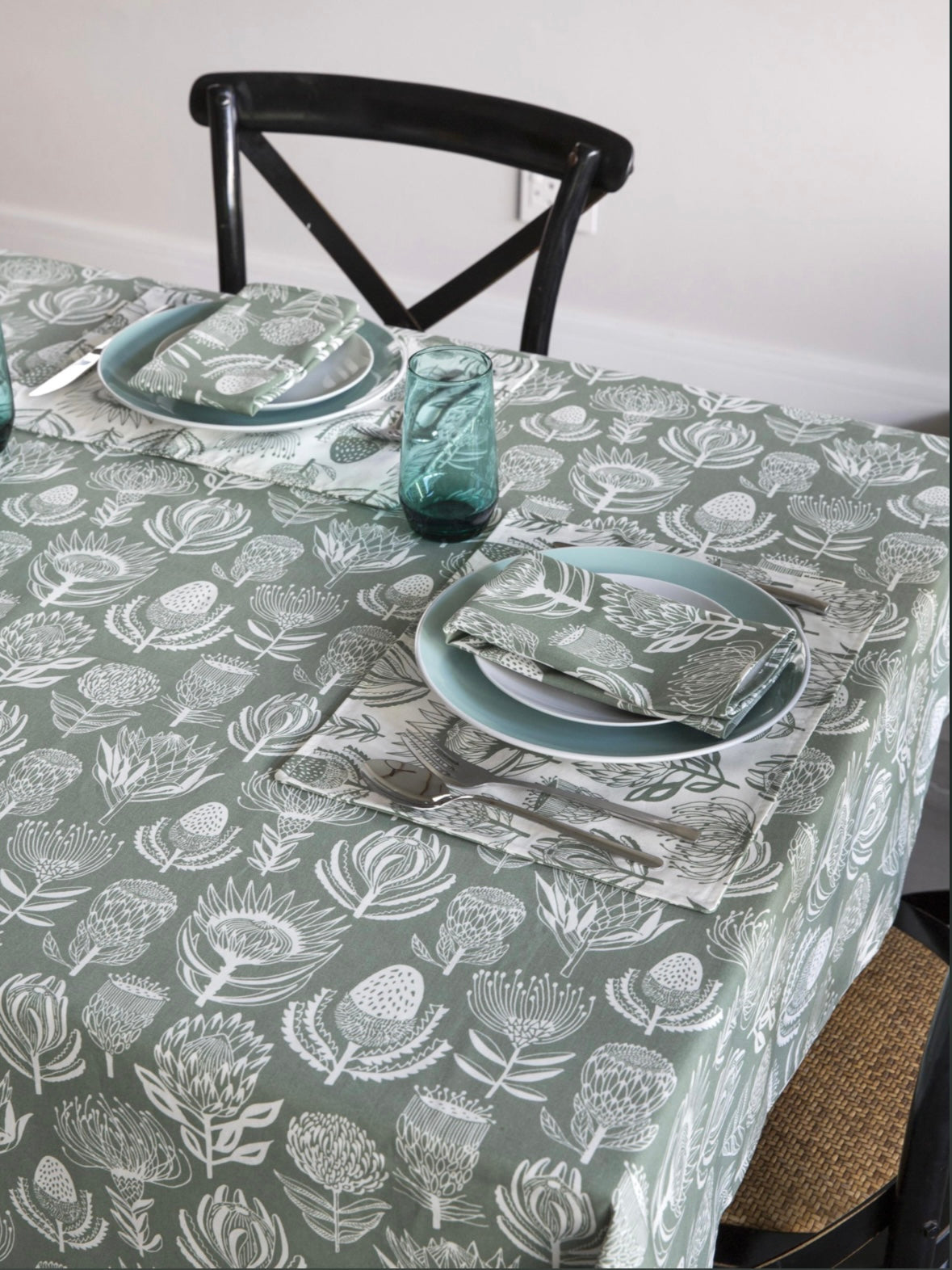 Table cloths 8 seater