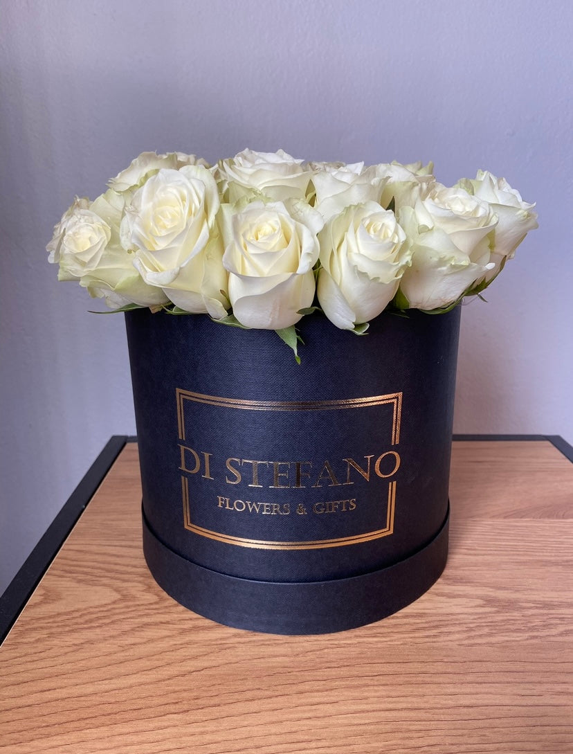 Medium hatbox roses arrangement