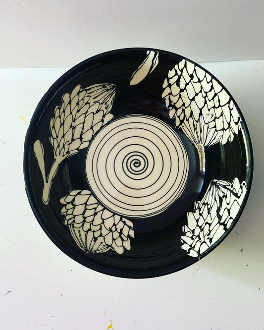 Salad bowl black & white protea