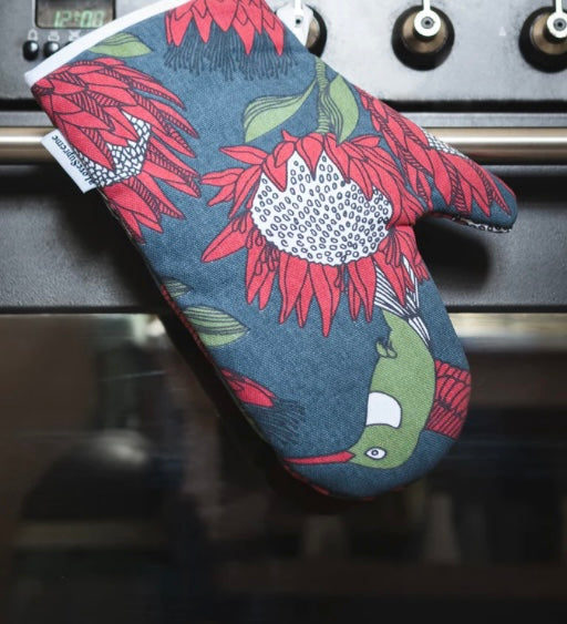 Assorted single oven gloves